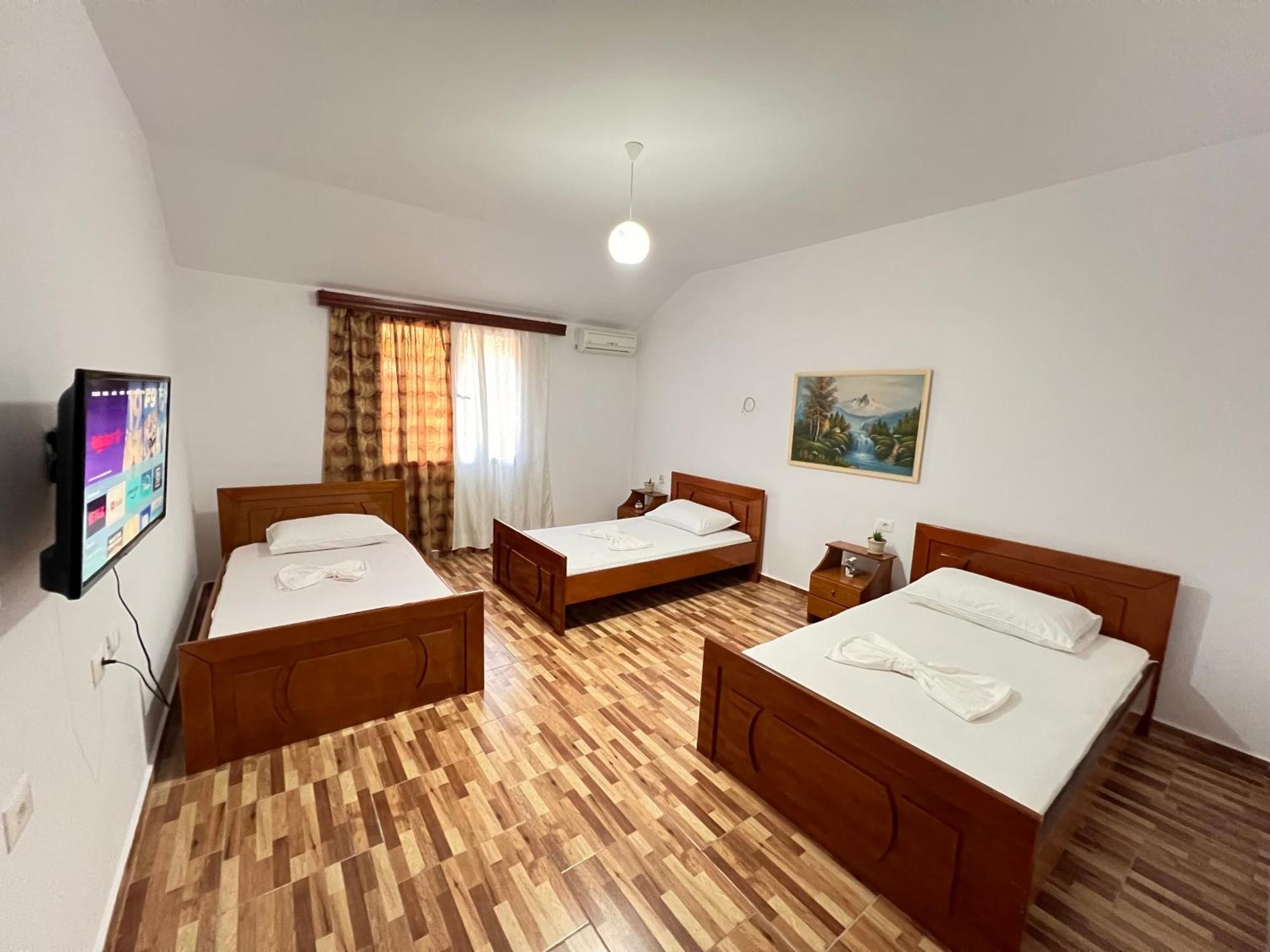 Villa Ensalv Berat - Apartment - Room - Penthouse الغرفة الصورة