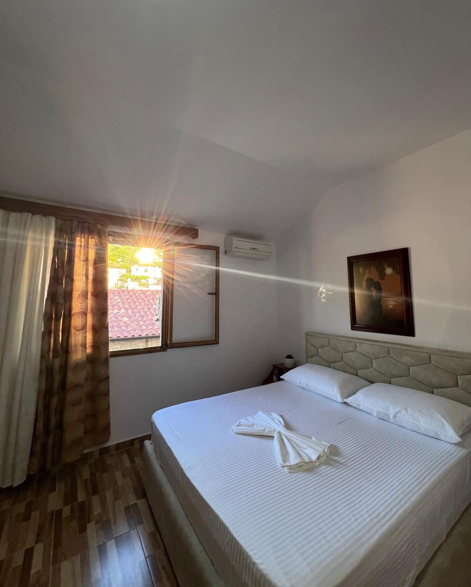 Villa Ensalv Berat - Apartment - Room - Penthouse الغرفة الصورة
